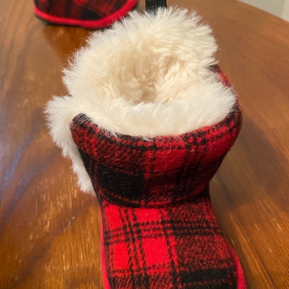 Fluffy Checkered Slippers - Picture 2 of 4
